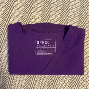 Figs one pocket scrub top *DIGITAL GRAPE*